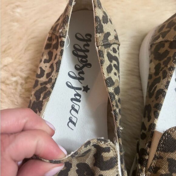 Gypsy Jazz Leopard Print Flats - Picture 3 of 6